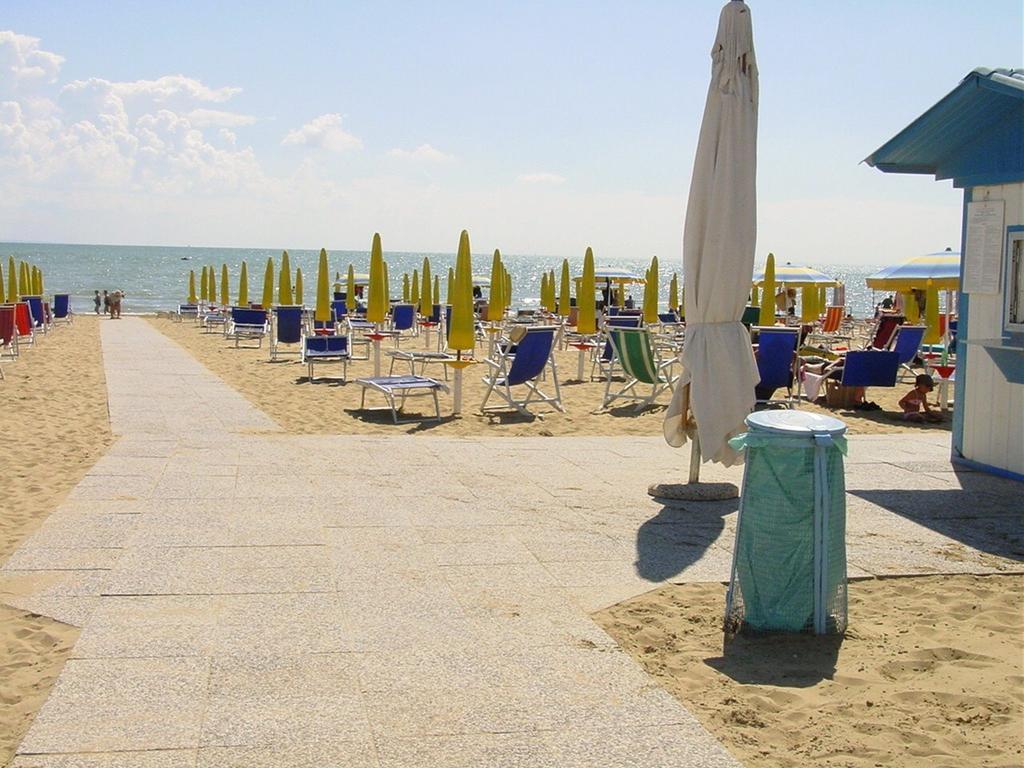Villa A Lignano Pineta Линьяно-Саббьядоро Номер фото